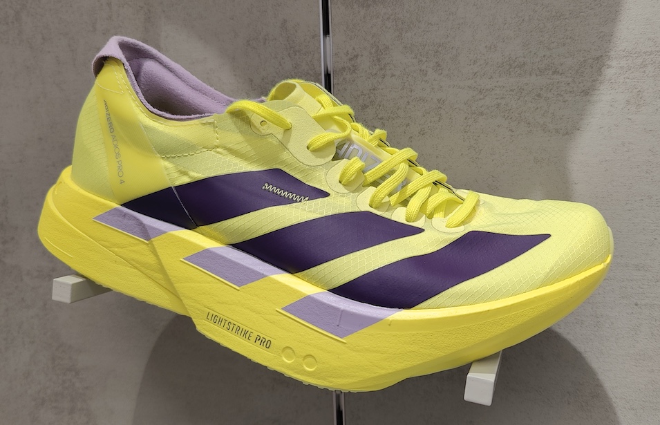 adidas Adizero Adios Pro 4 -hiilikuitukenkä Intersport Forum Kampissa.