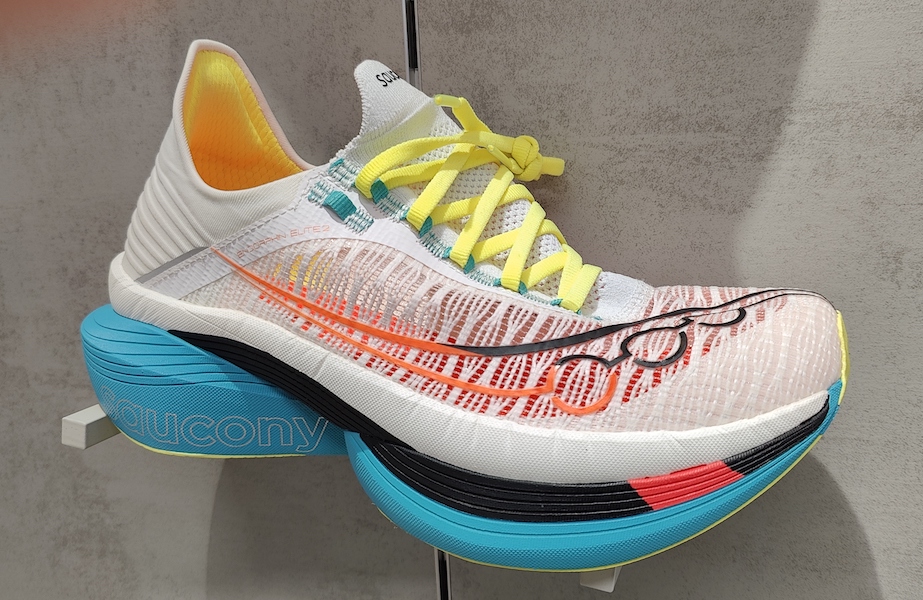 Saucony Endorphin Elite 2 -hiilikuitukenkä Intersport Forum Kampissa.